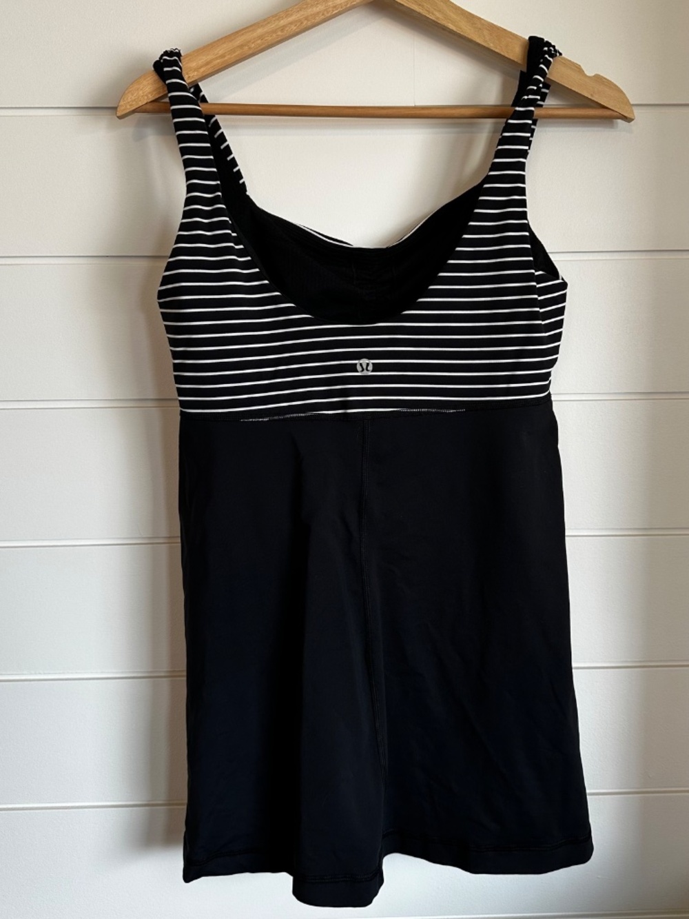 lululemon Scoop Neck Tank Luon Size 10 Parallel Stripe Black White Built-In Bra - Picture 5 of 7
